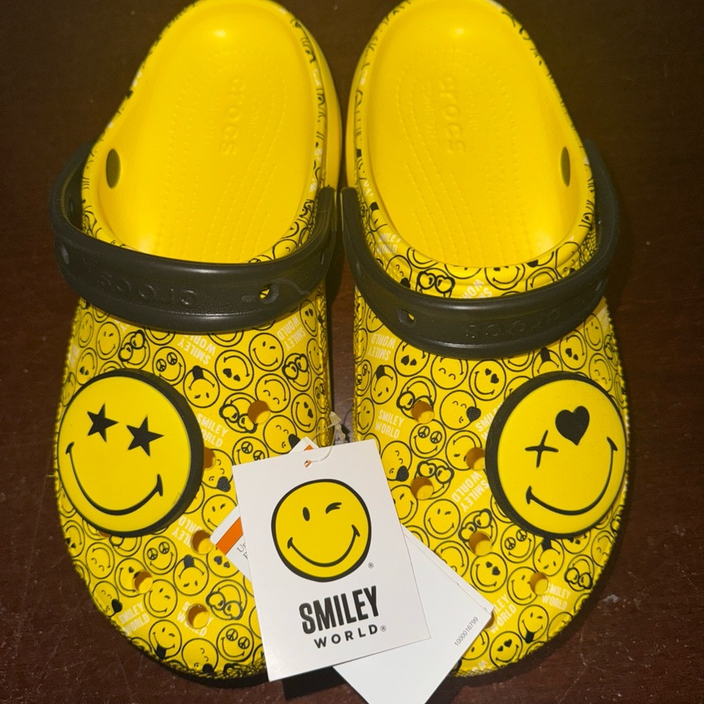 Smiley World Crocs Women’s Size 11 Brand New Platforms